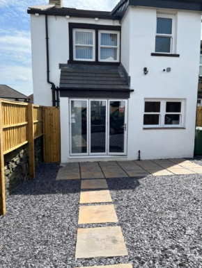 1 bed Luxury Home in Leeds with optional Hot Tub